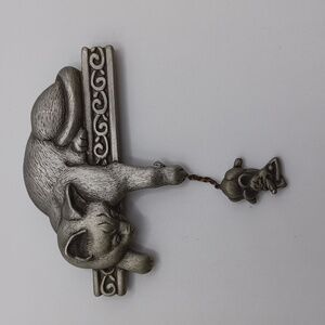 J Jonette Cat Catches Mouse Brooch